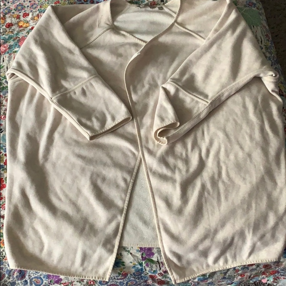 Athleta dolman sleeve summer weight fleece wrap